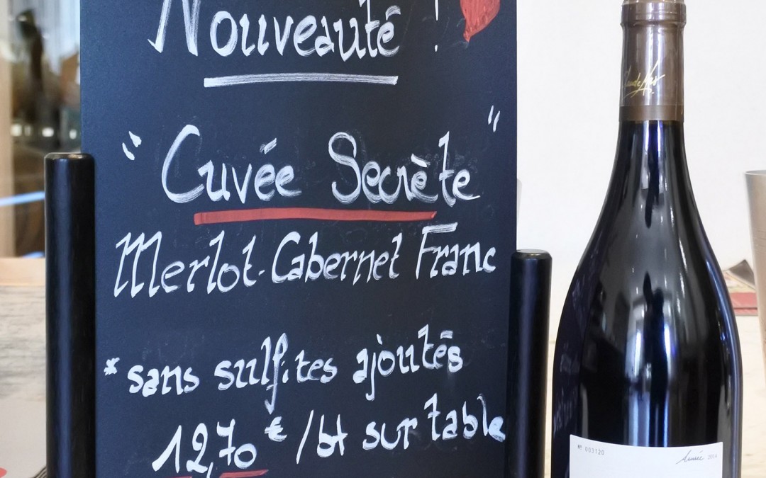 La cuvée secrète se dévoile sans sulfite ajouté au bar à vin à Côté Mas