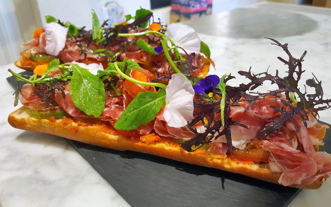 Le Pan Con Tomate et salade vu par Erwan au bar à vin